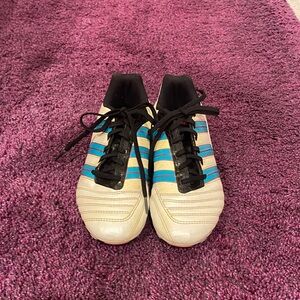 adidas Pearl and Blue Predator Soccer Cleats size 7